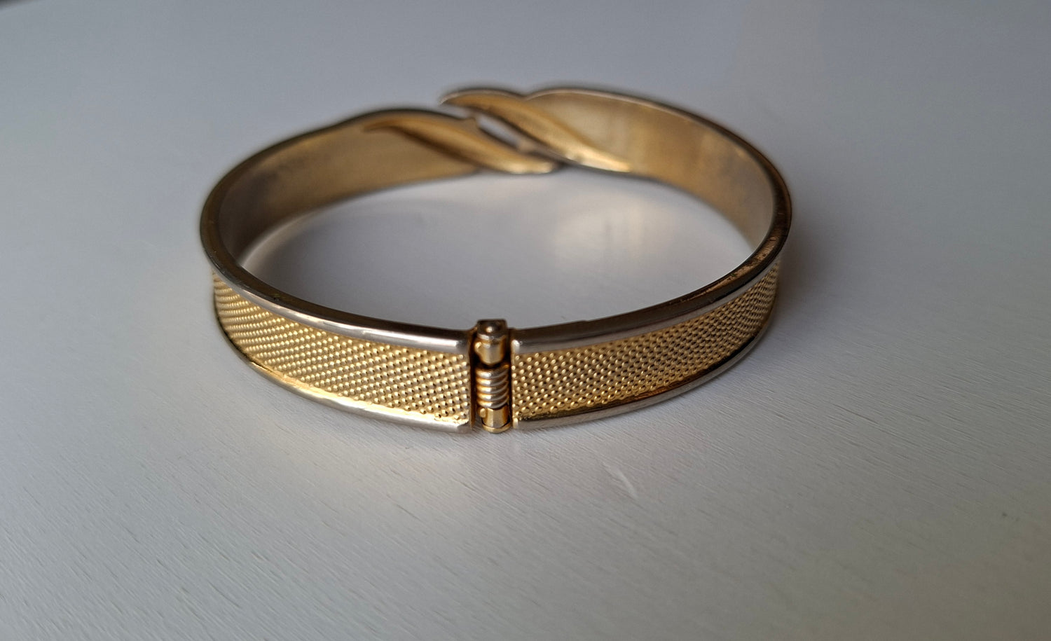 Bracelet en métal doré