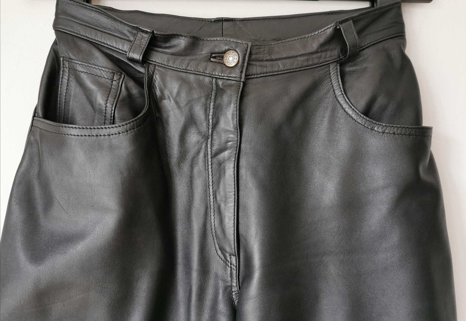 Pantalon droit en cuir