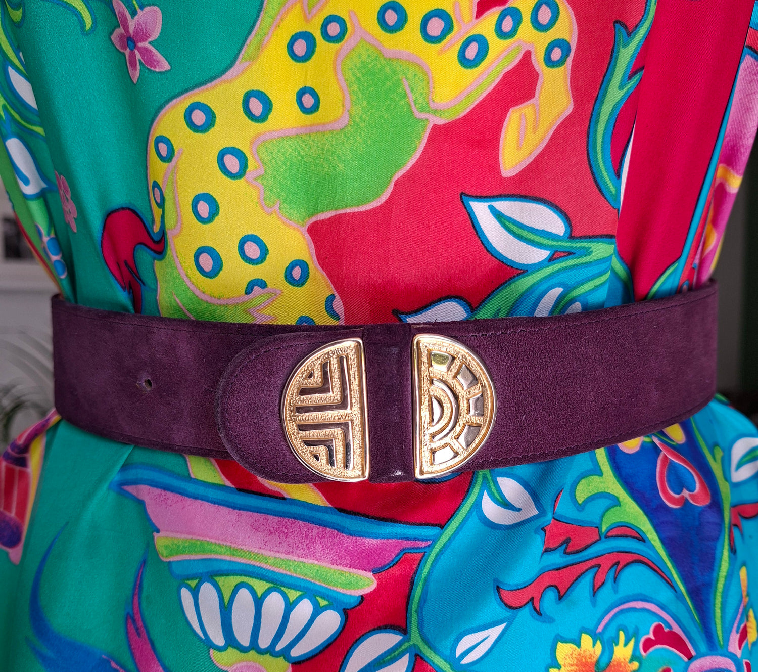 Ceinture en daim à boucle dorée