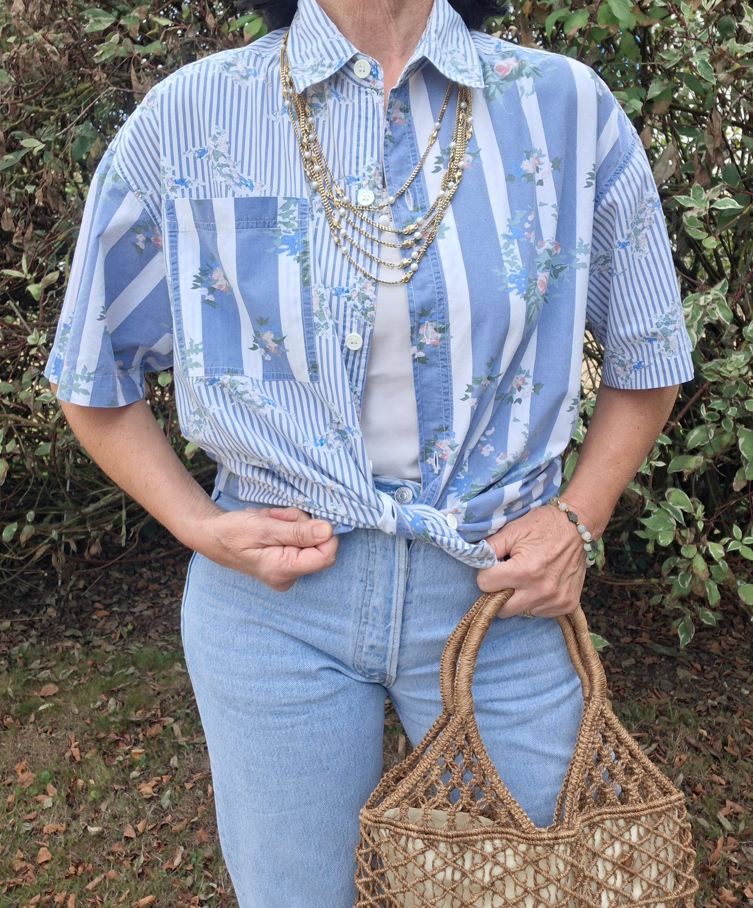 Chemise à fleurs et à rayures