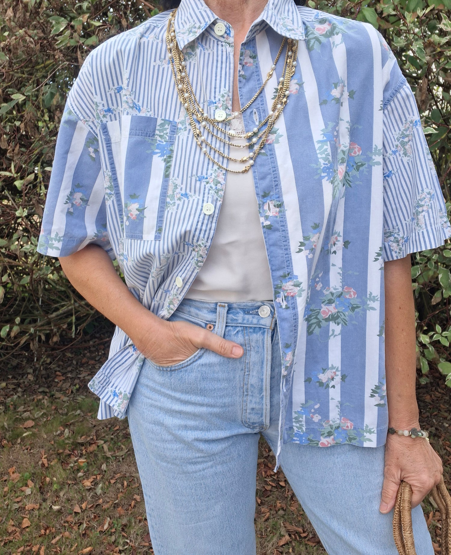 Chemise à fleurs et à rayures