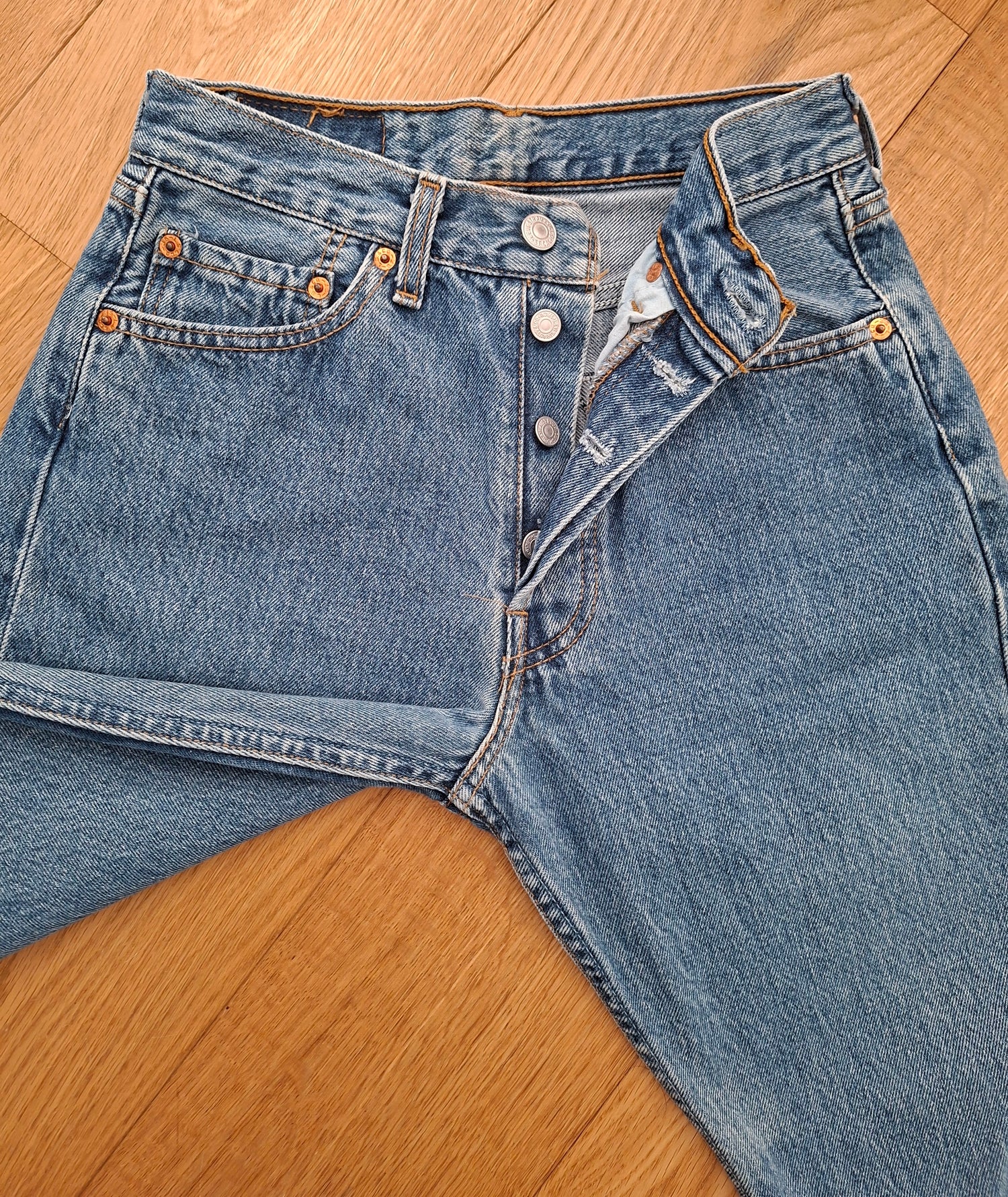 Jean Levis 501 W27 L28