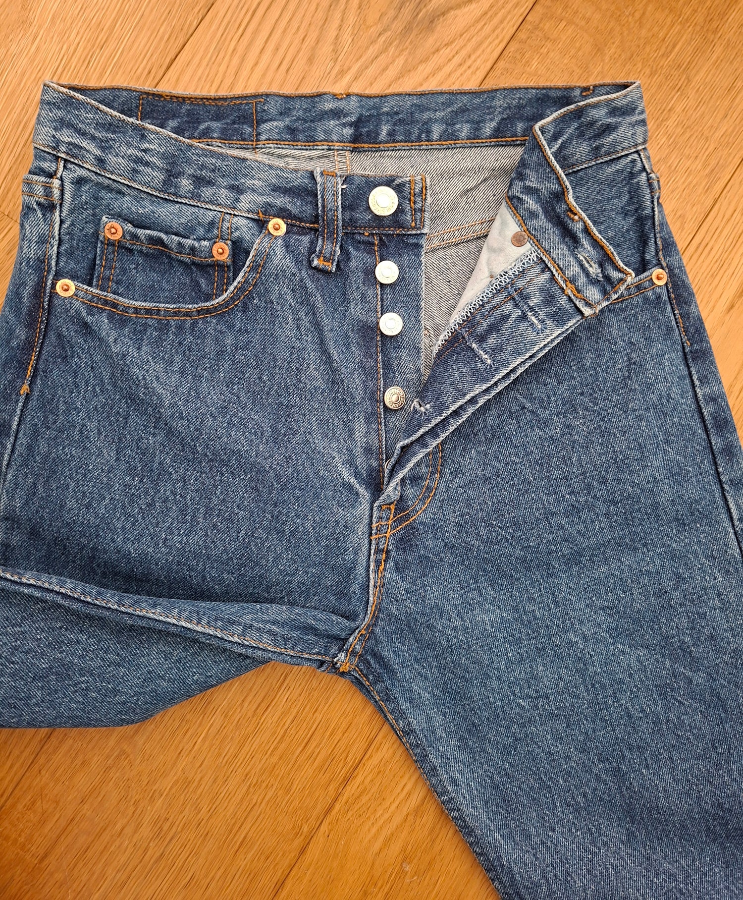 Jean Levi's 501 W27 L36