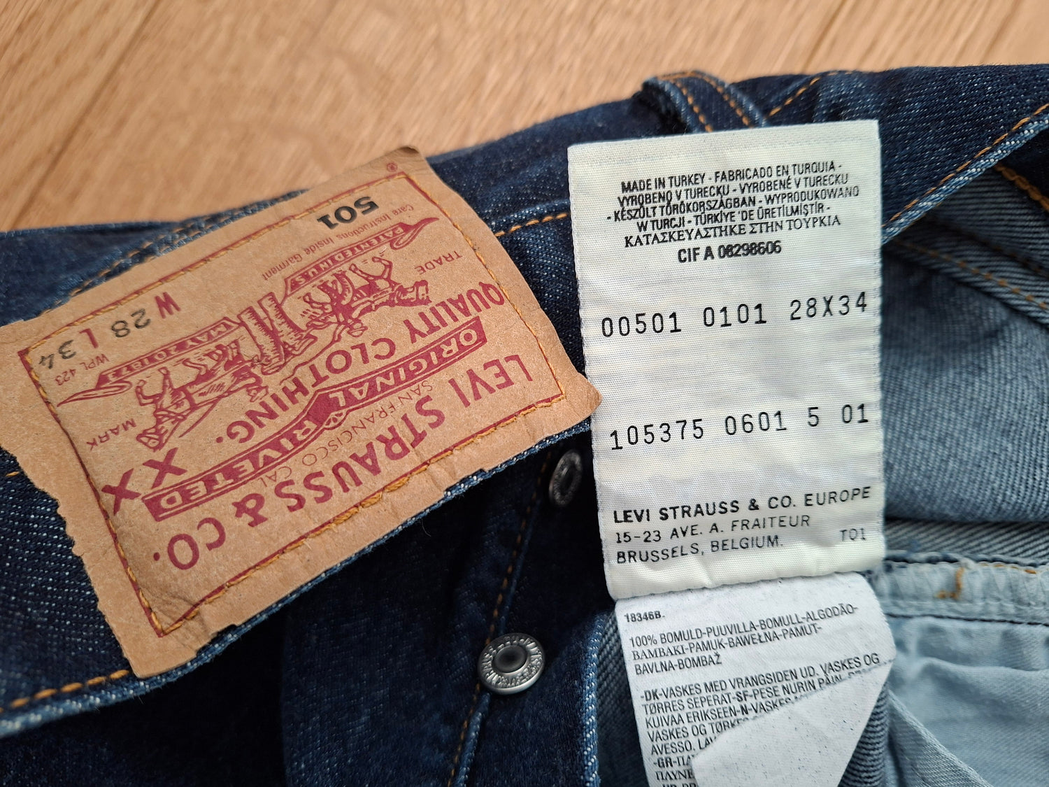 Jean Levi's 501 W28 L32
