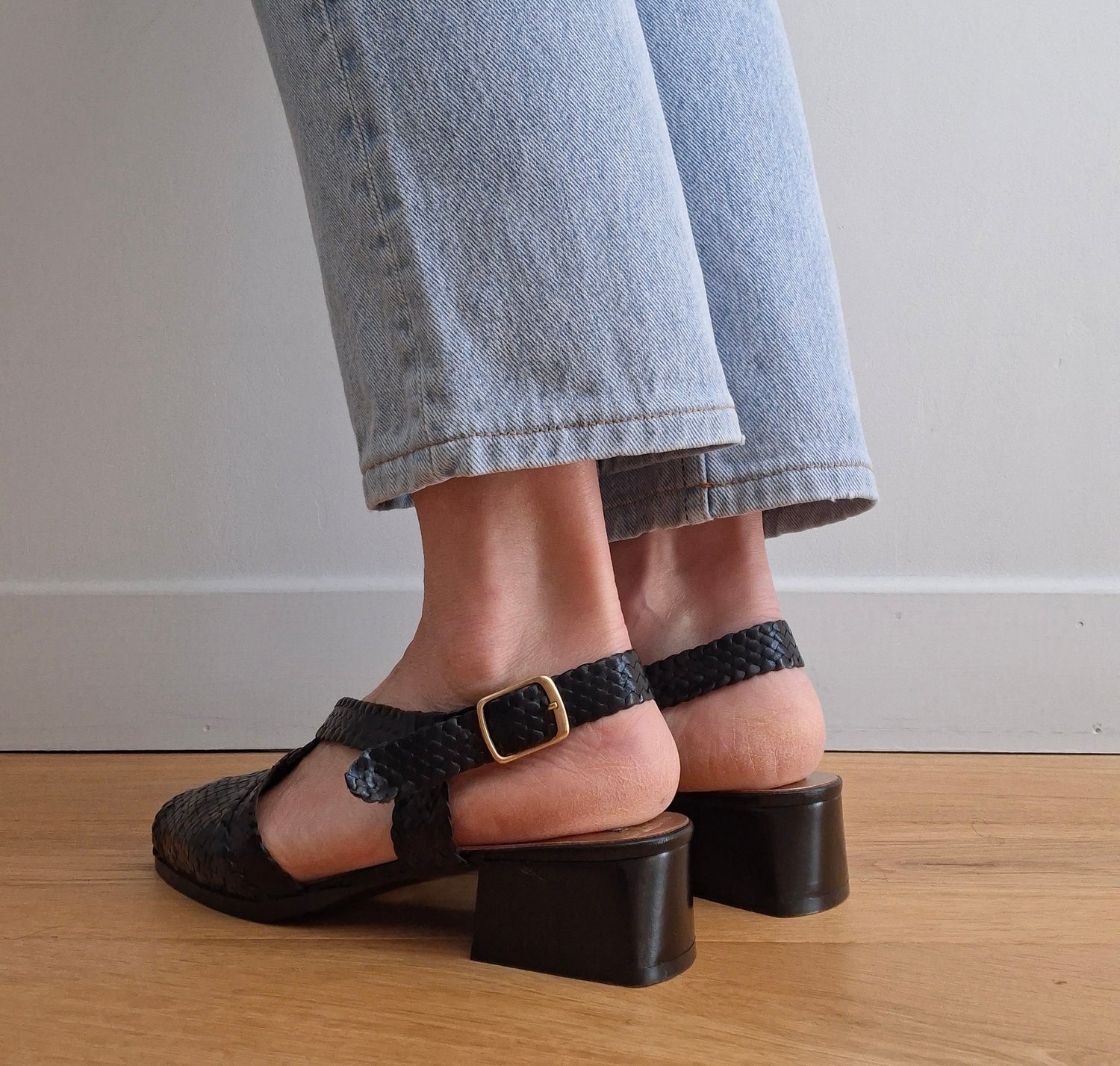 Sandales en cuir tressé noir