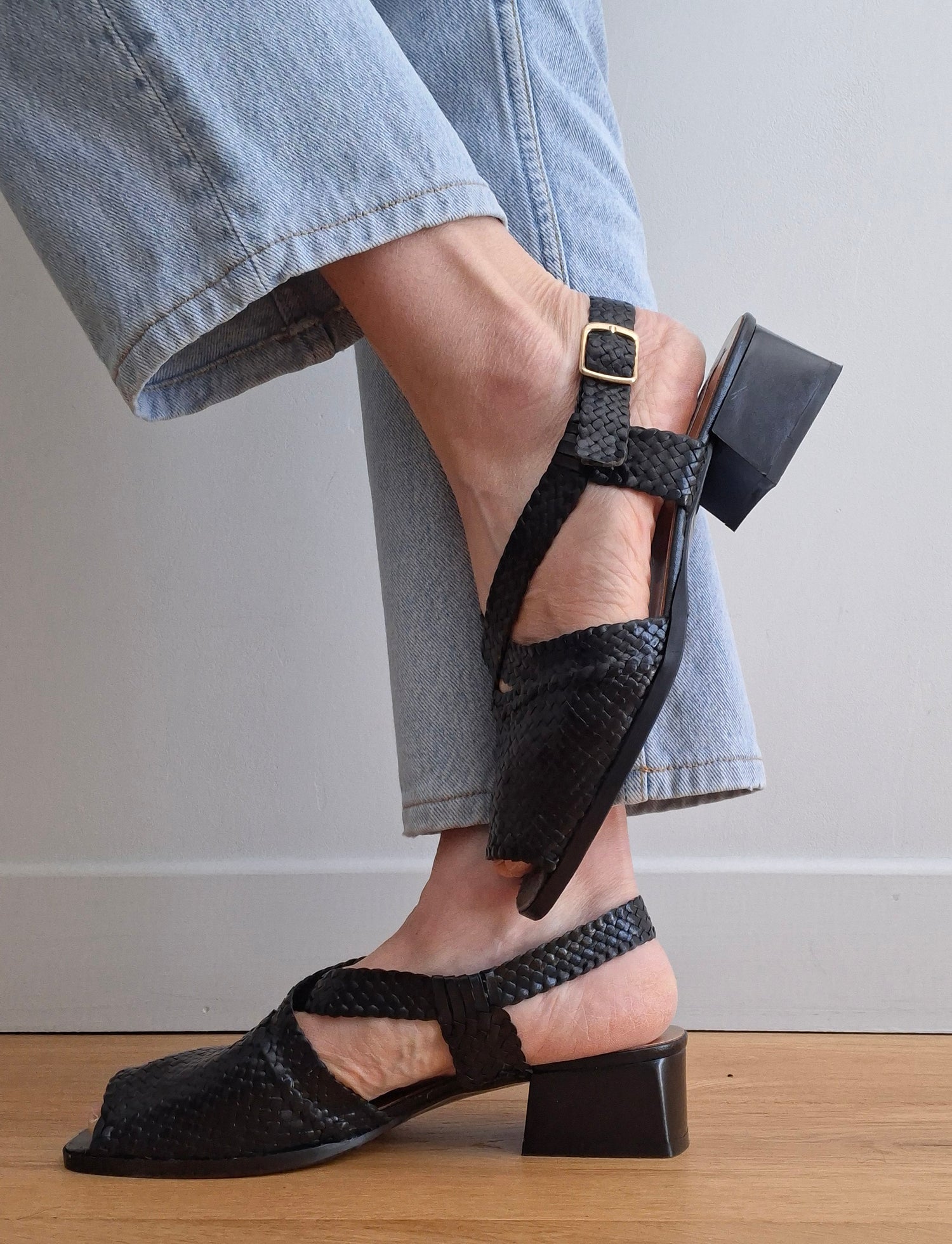 Sandales en cuir tressé noir