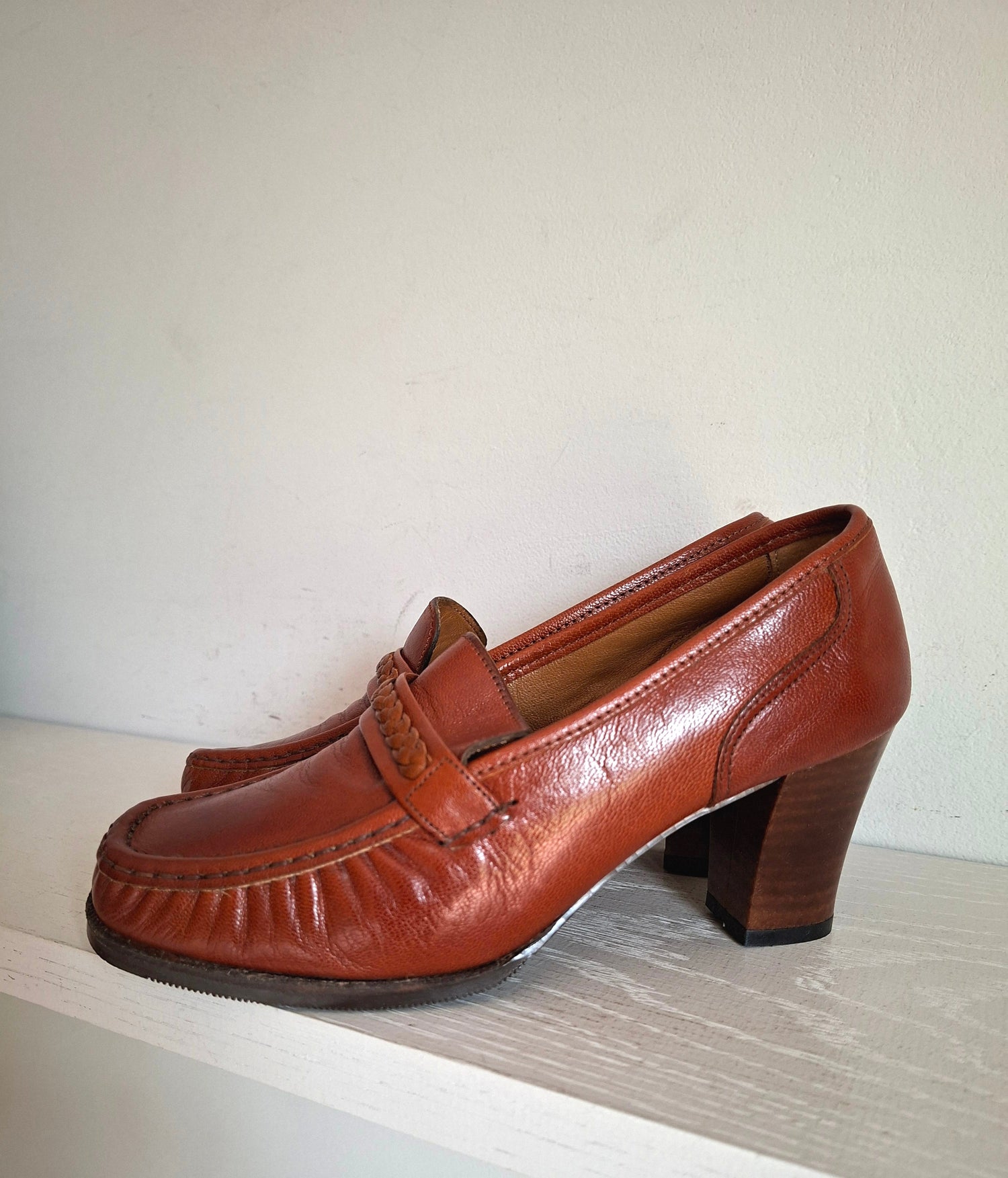 Mocassins à talons en cuir