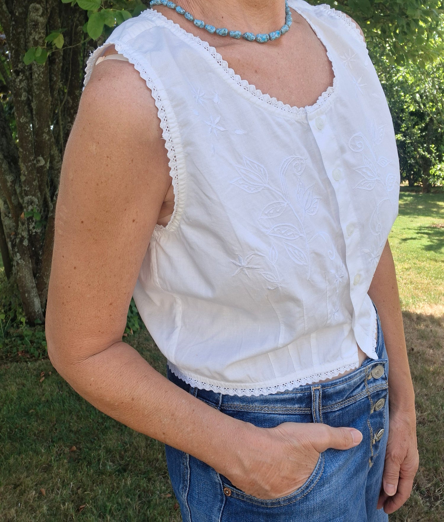 Crop top en coton brodé