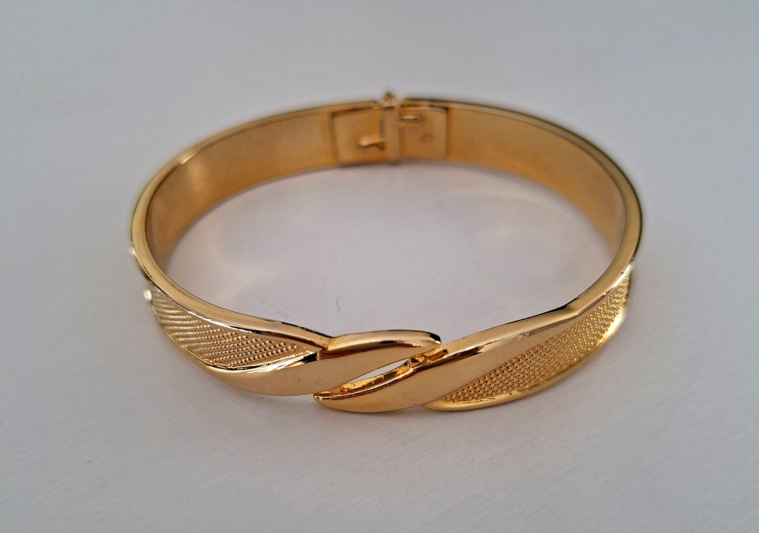 Bracelet en métal doré