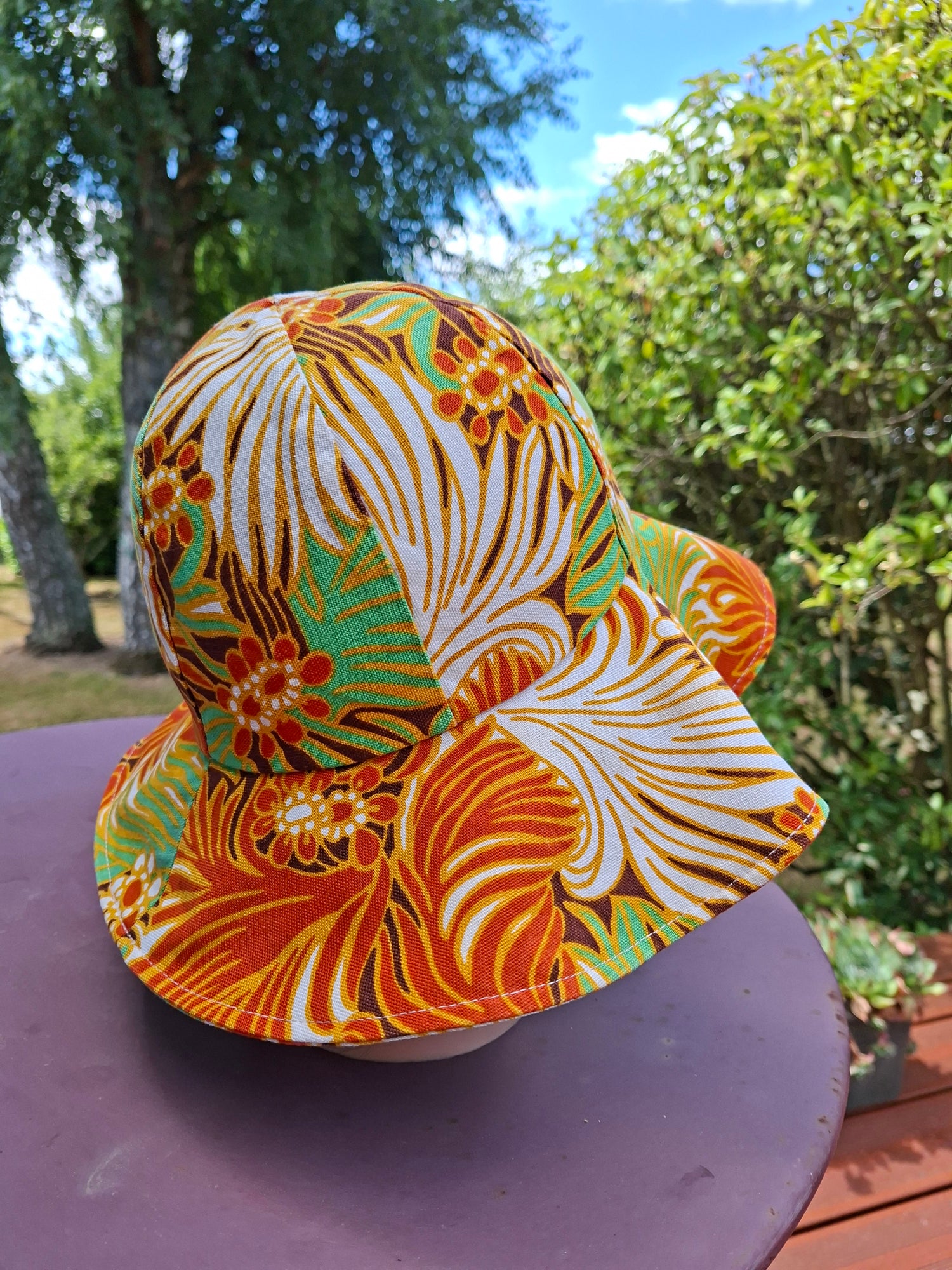 Bob à motif floral 70's