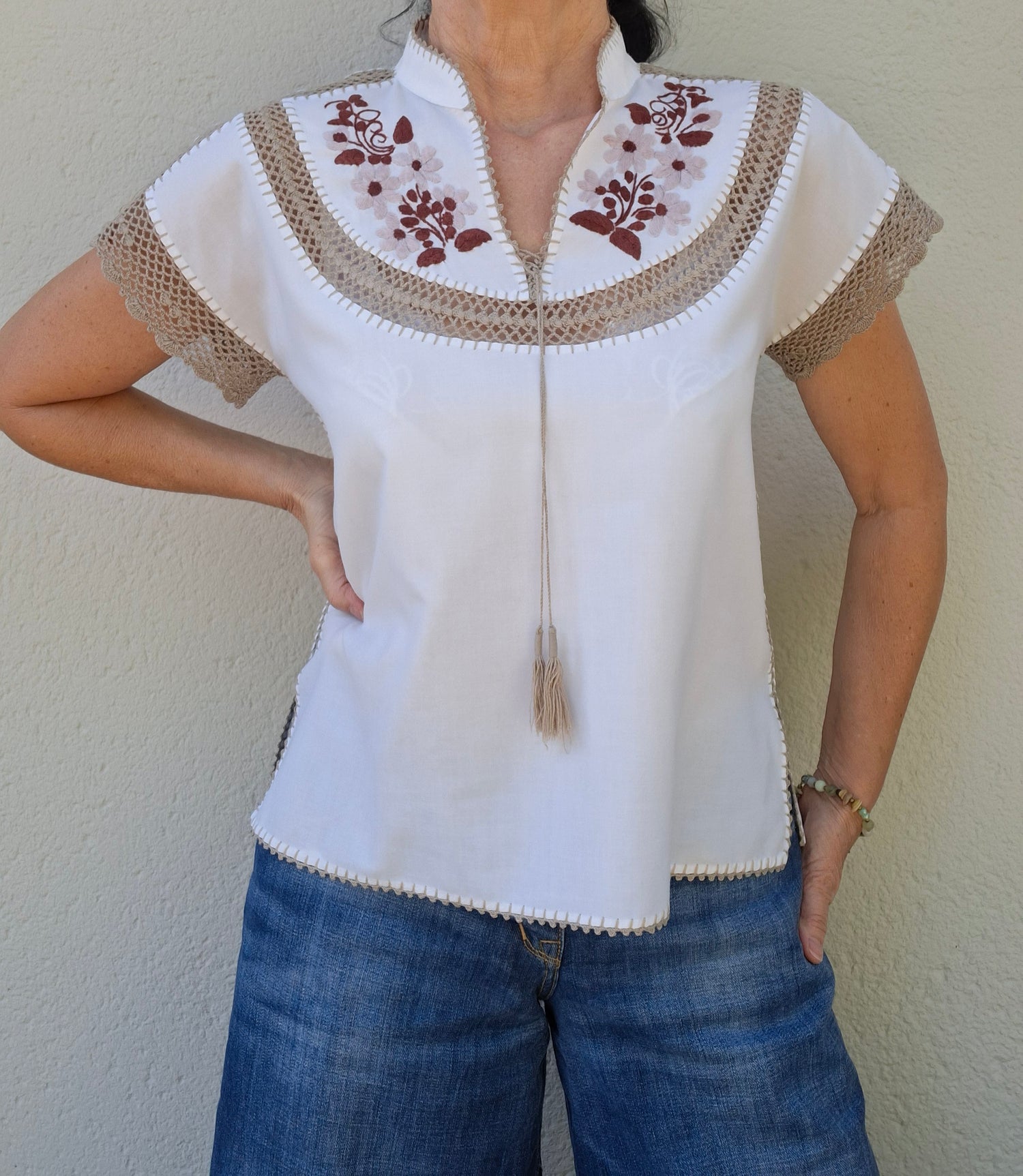 Blouse brodée et crochet