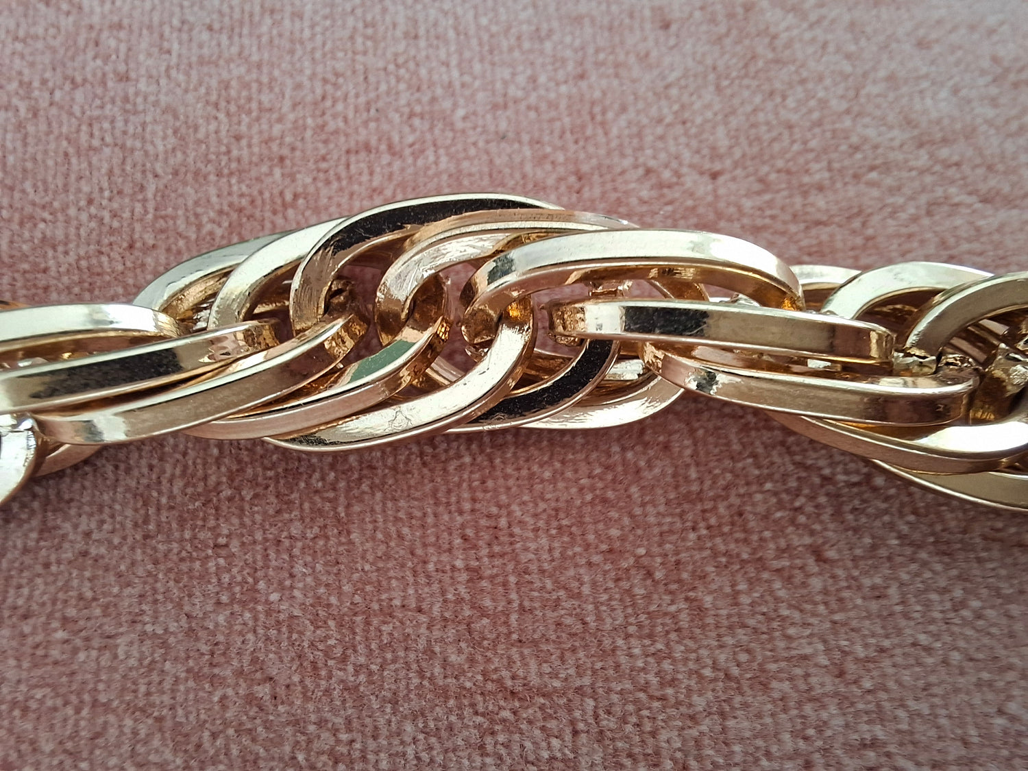 Collier en métal doré