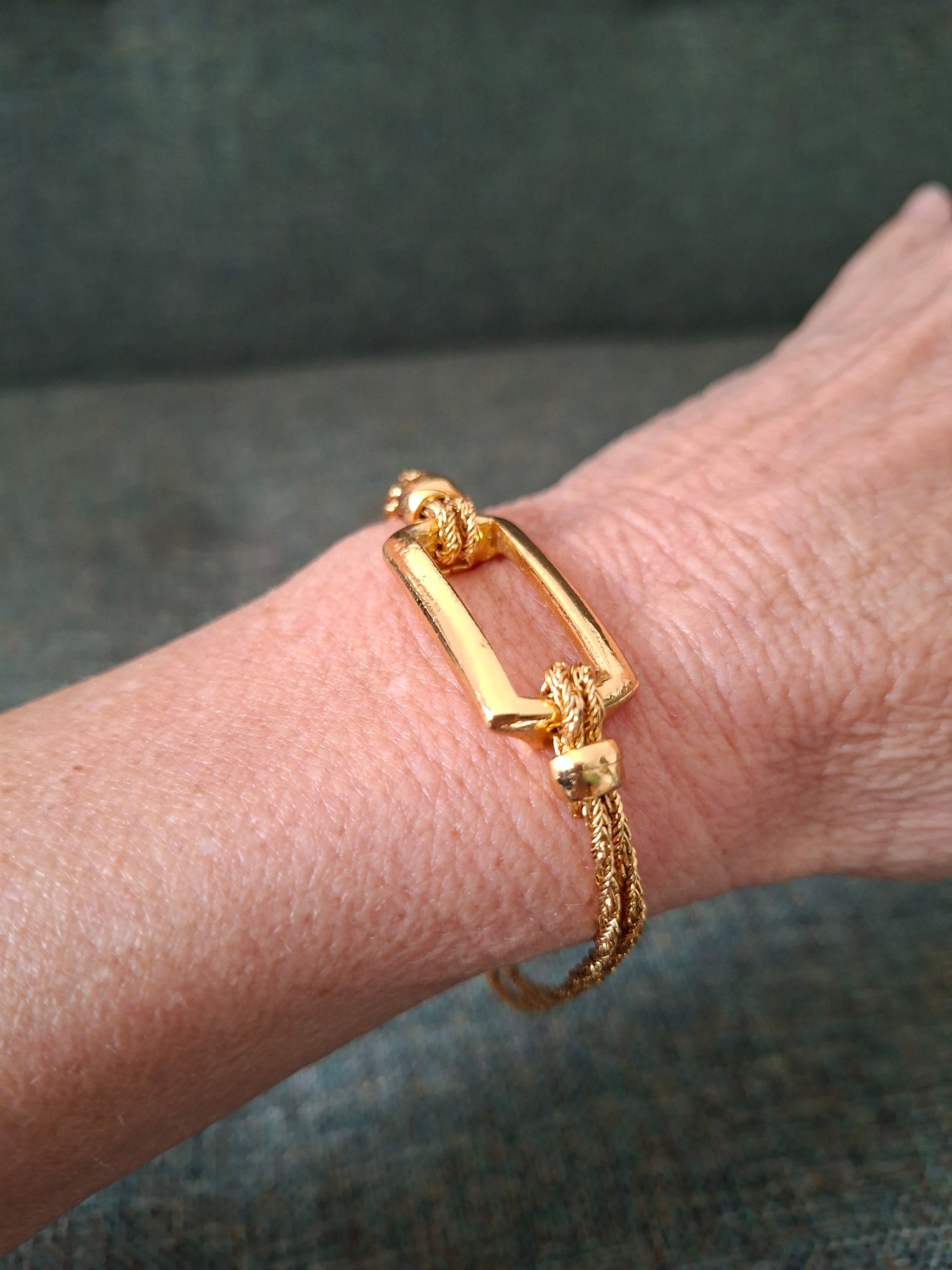 Bracelet en métal doré