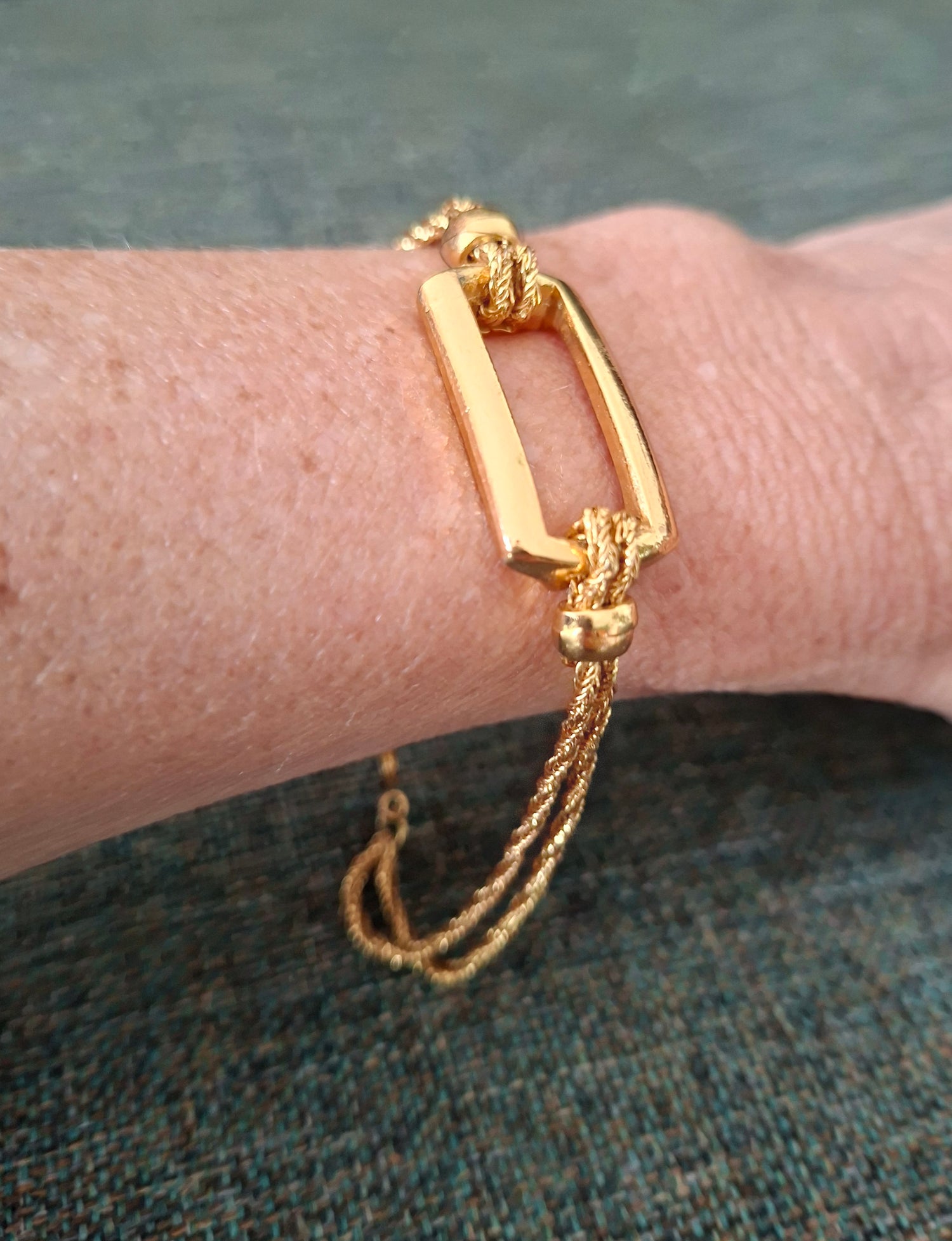 Bracelet en métal doré