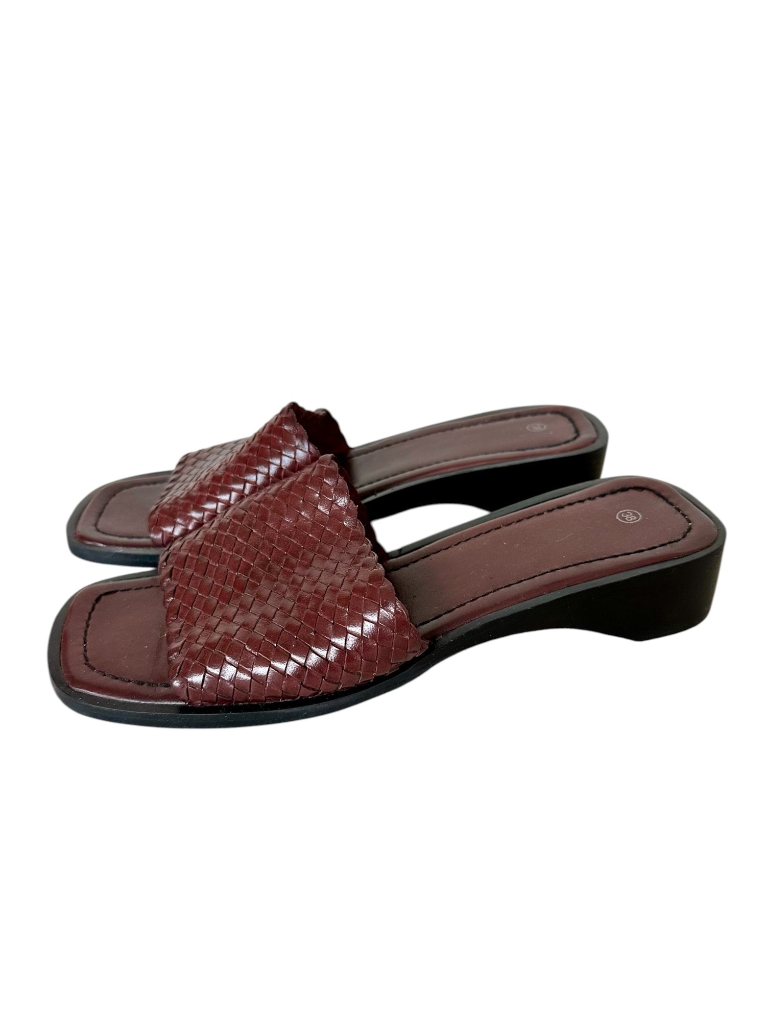 Mules en cuir tressée