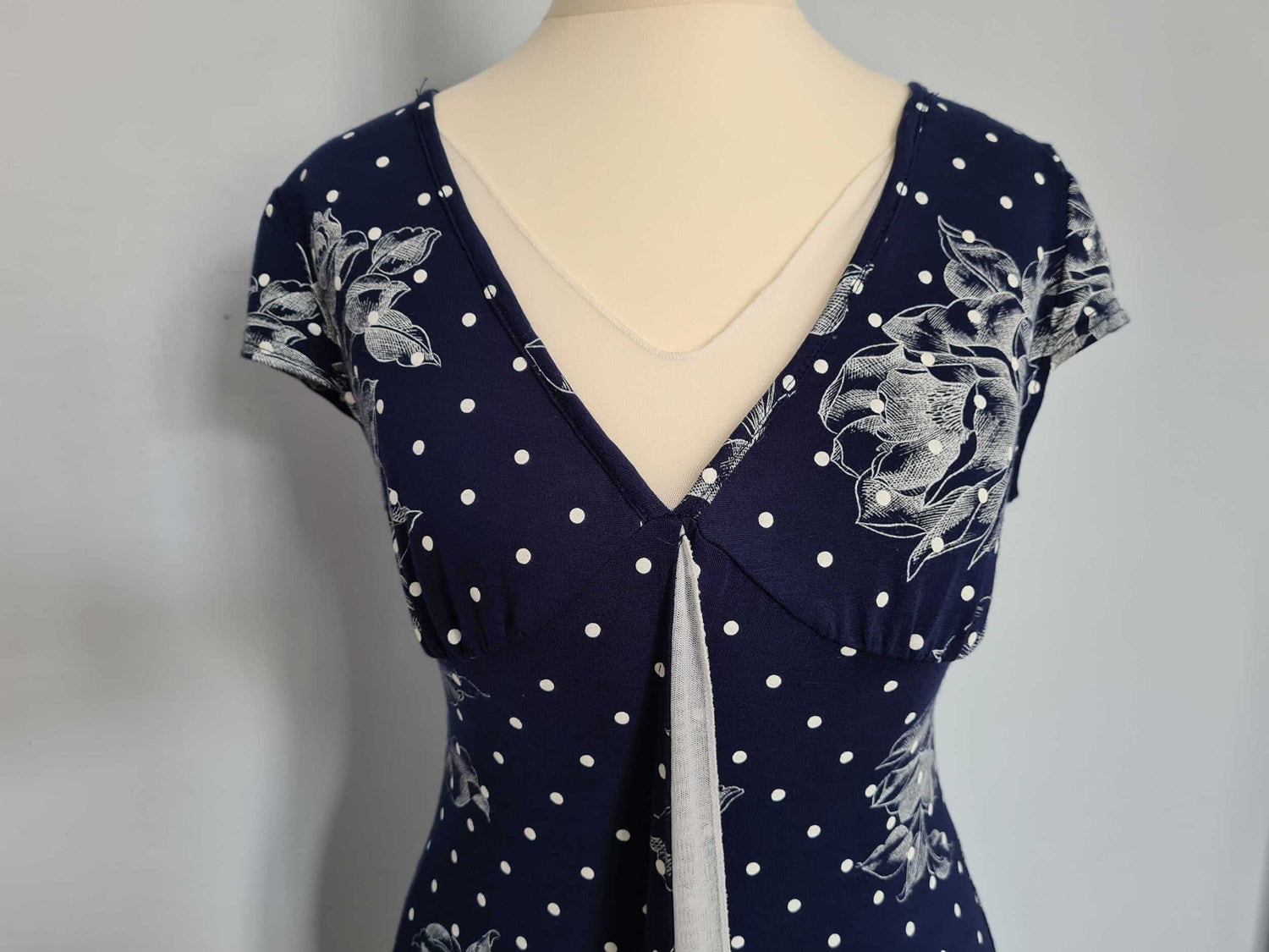 Dress with polka dots and flowers