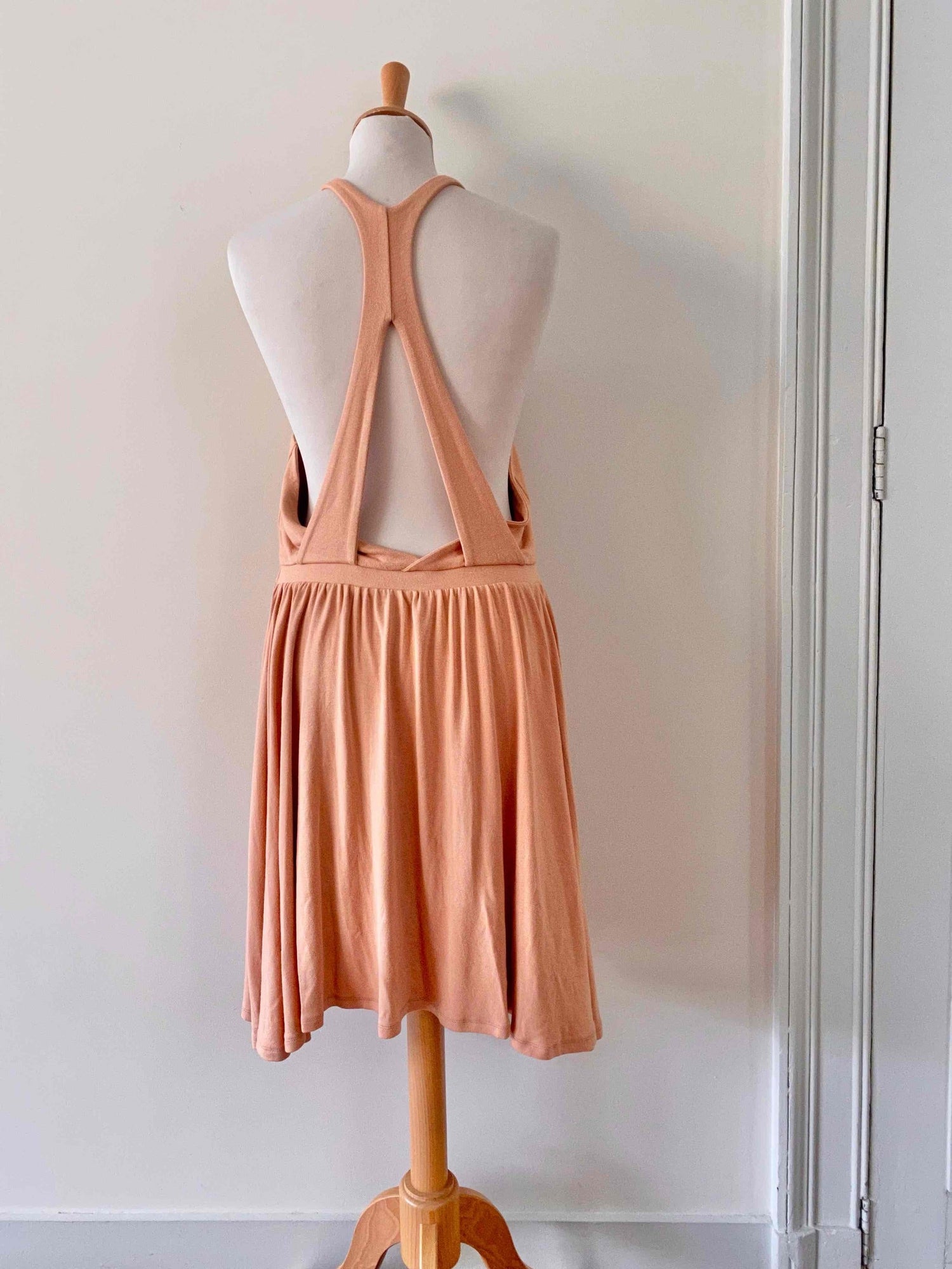 Backless dress