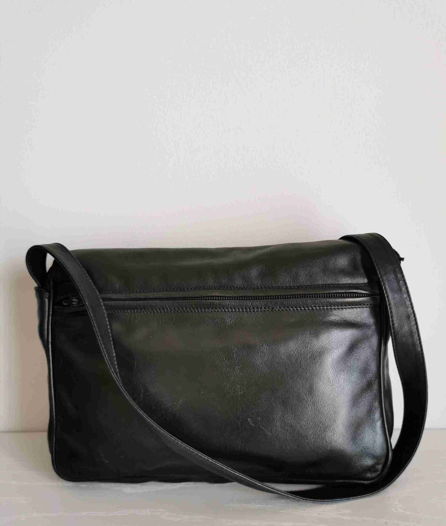 Leather shoulder bag