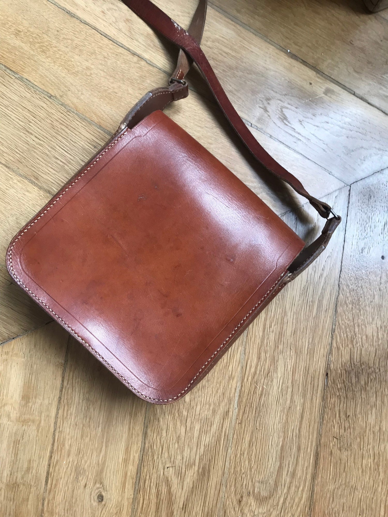 Leather shoulder bag