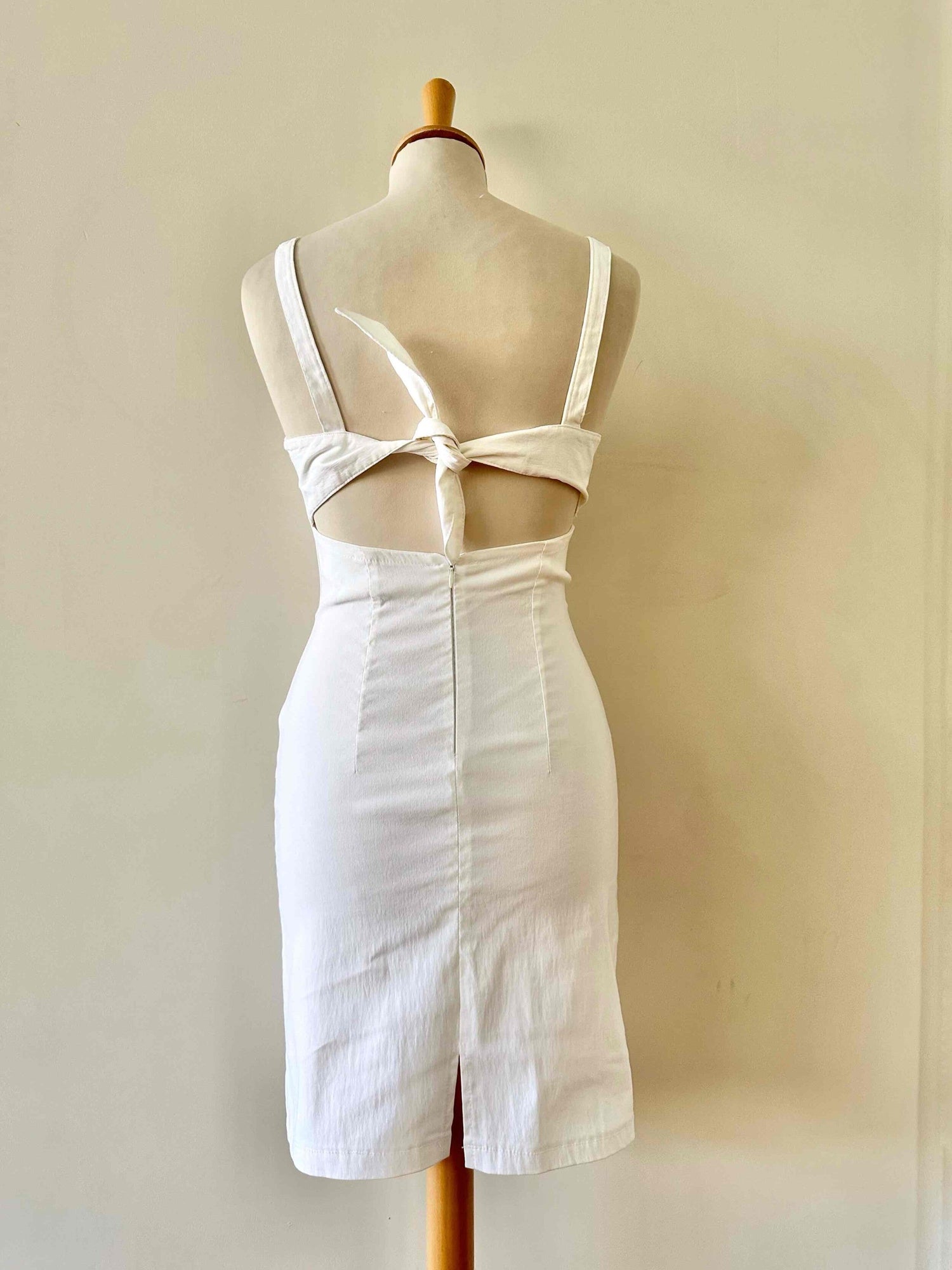 Backless dress
