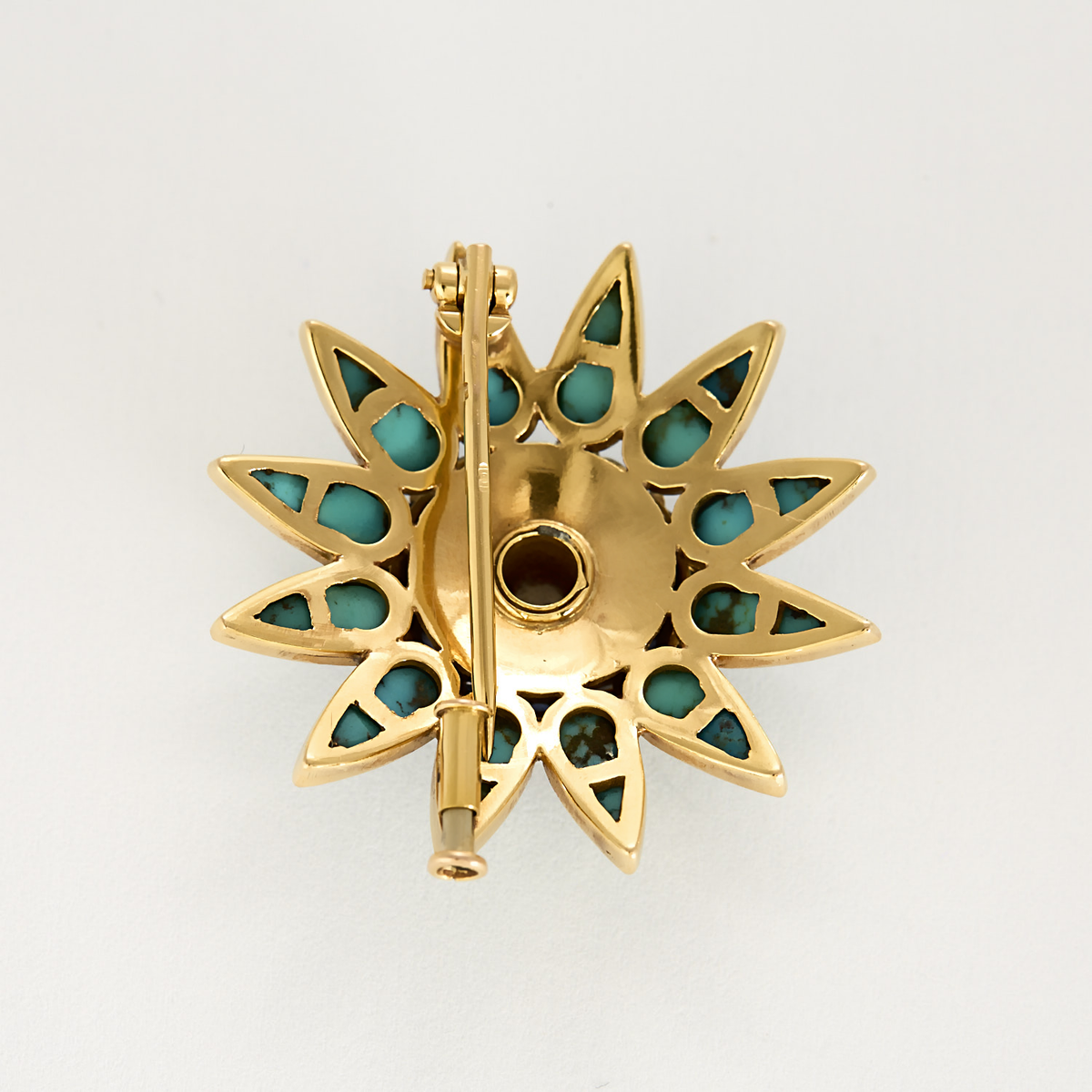 Broche "Etoile" en or jaune, diamants, saphirs et turquoises