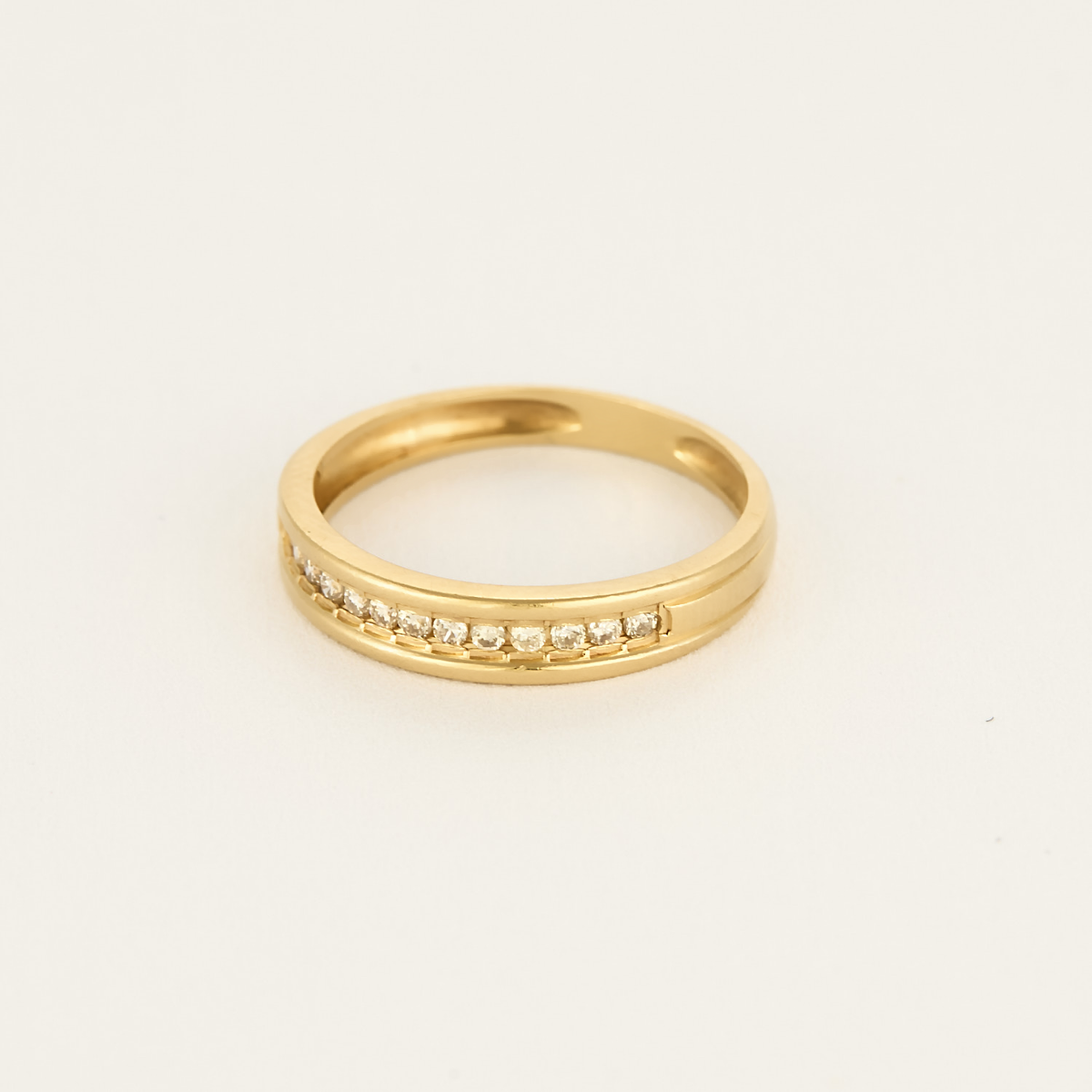Fine Bague jonc or jaune et diamants