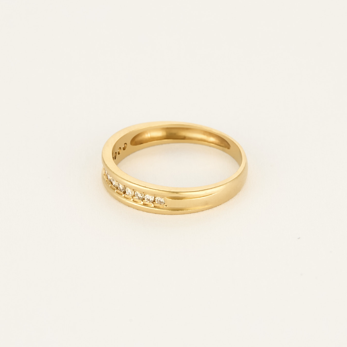 Fine Bague jonc or jaune et diamants