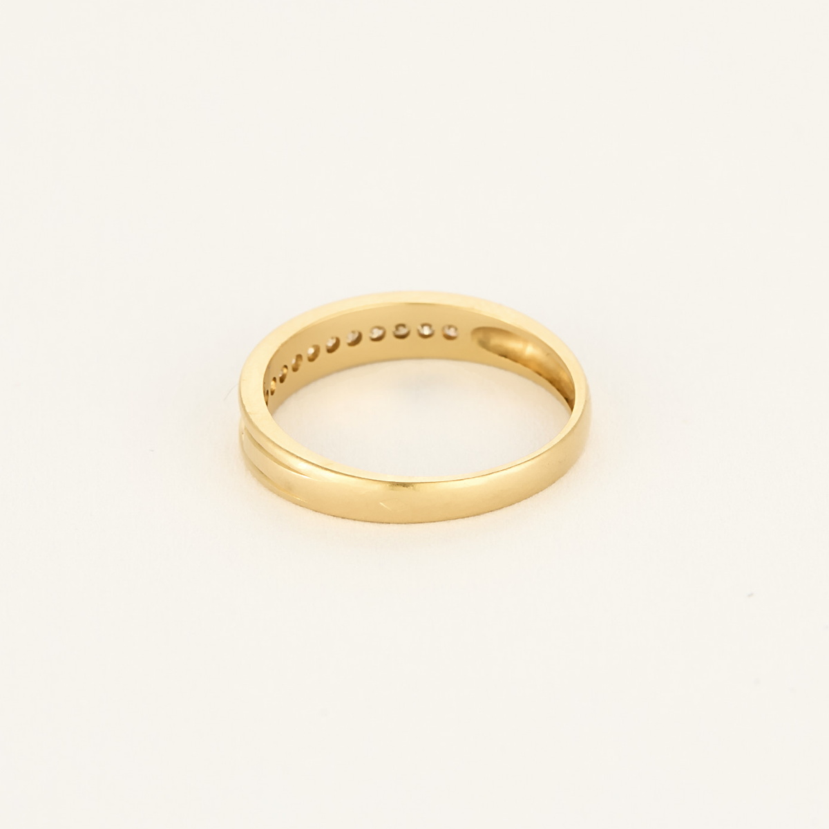 Fine Bague jonc or jaune et diamants