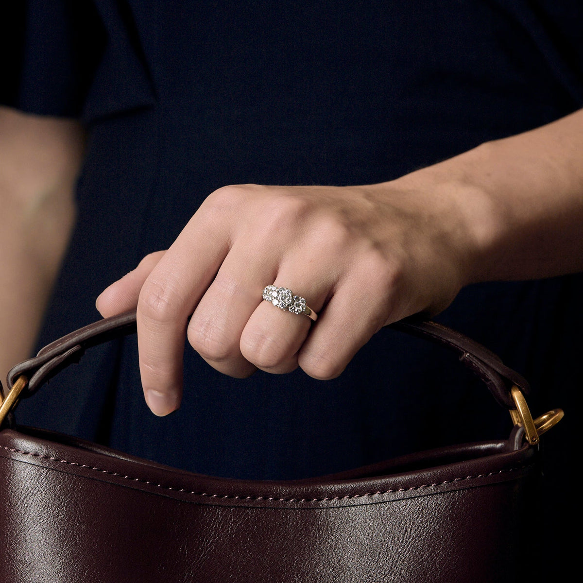 Bague "Fleurs" en or gris 14K et diamants
