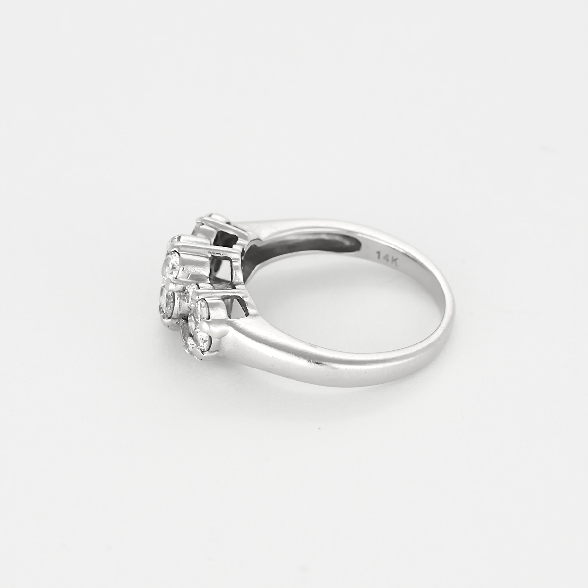Bague "Fleurs" en or gris 14K et diamants