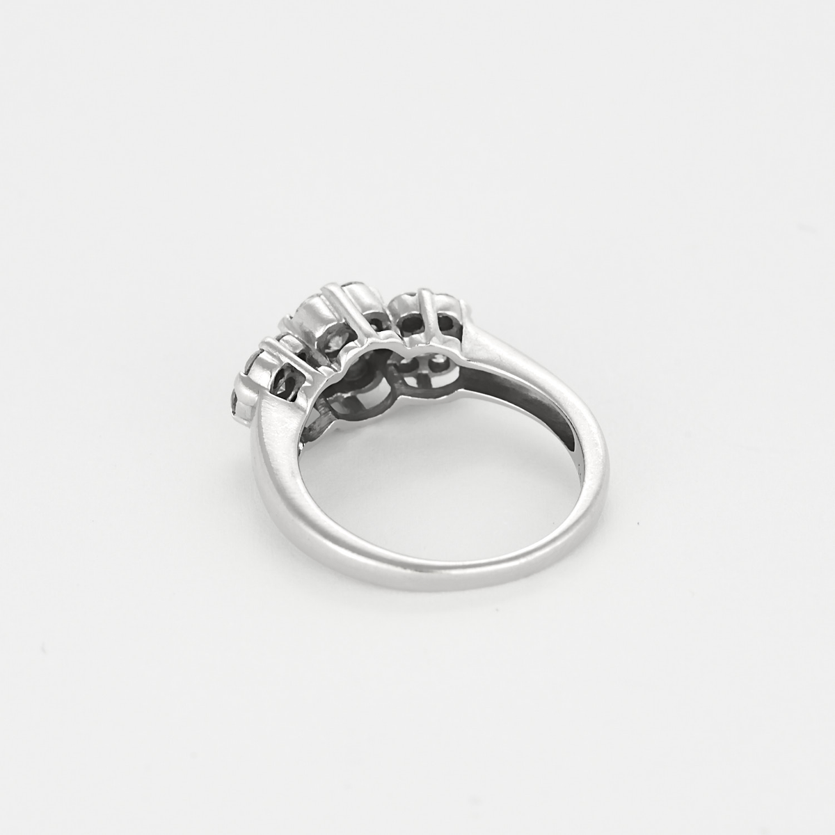 Bague "Fleurs" en or gris 14K et diamants