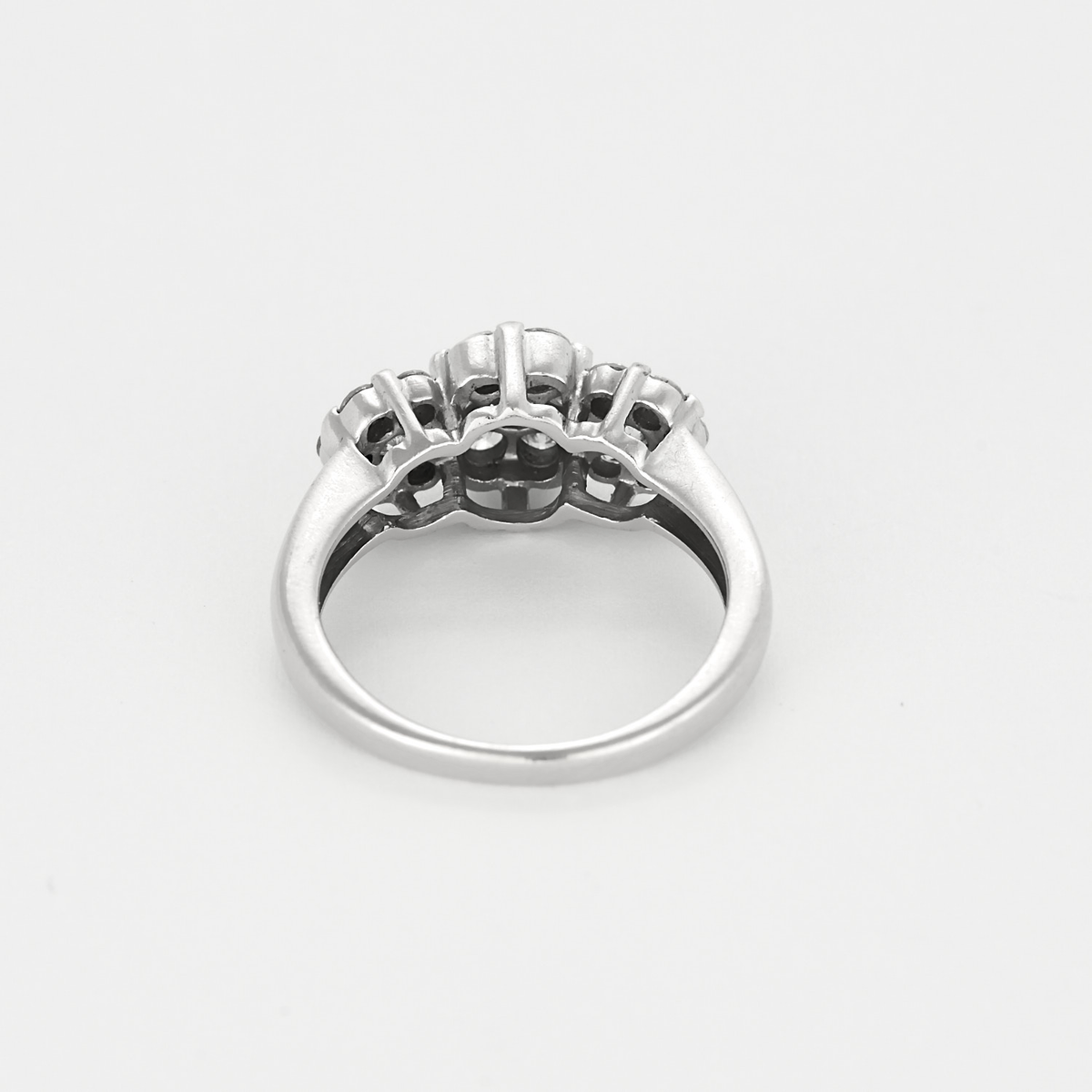 Bague "Fleurs" en or gris 14K et diamants