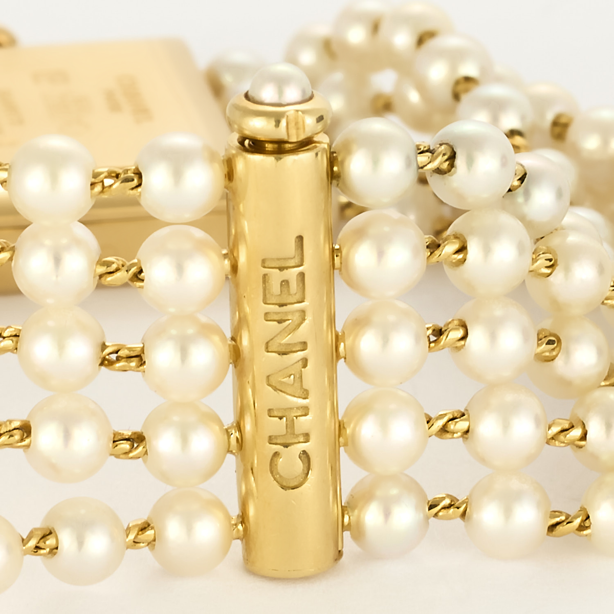 CHANEL - Mademoiselle - Montre bijou or jaune et perles
