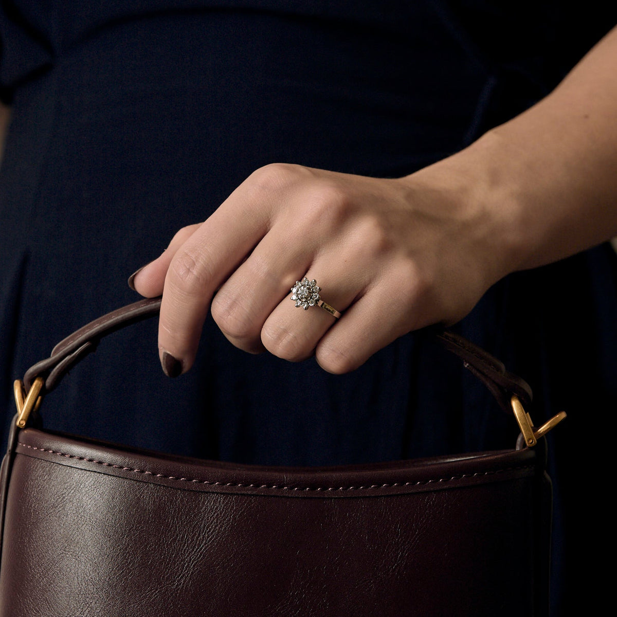 Bague marguerite en platine et or gris diamants