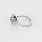 Bague marguerite en platine et or gris diamants