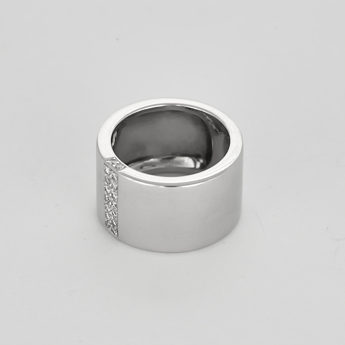Bague bandeau en or blanc et diamants