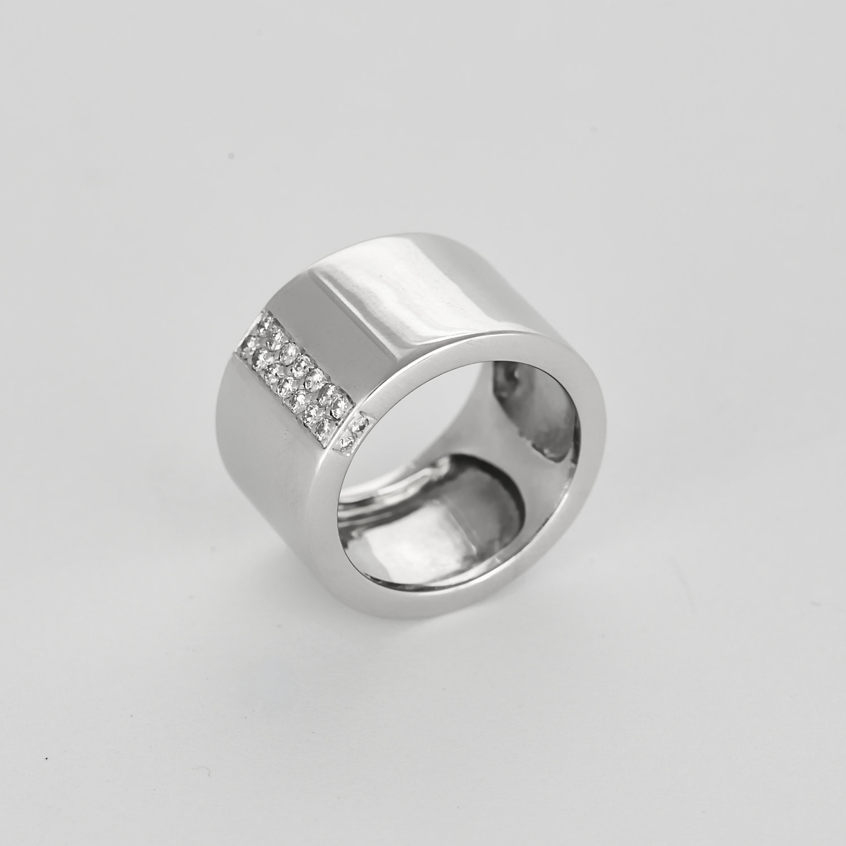 Bague bandeau en or blanc et diamants