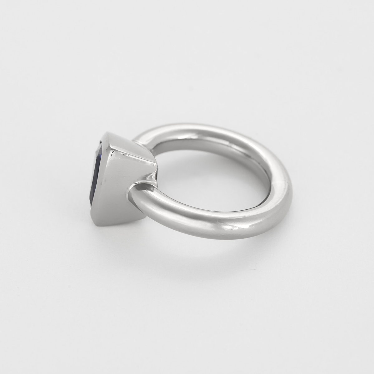 Bague en or blanc et Tanzanite