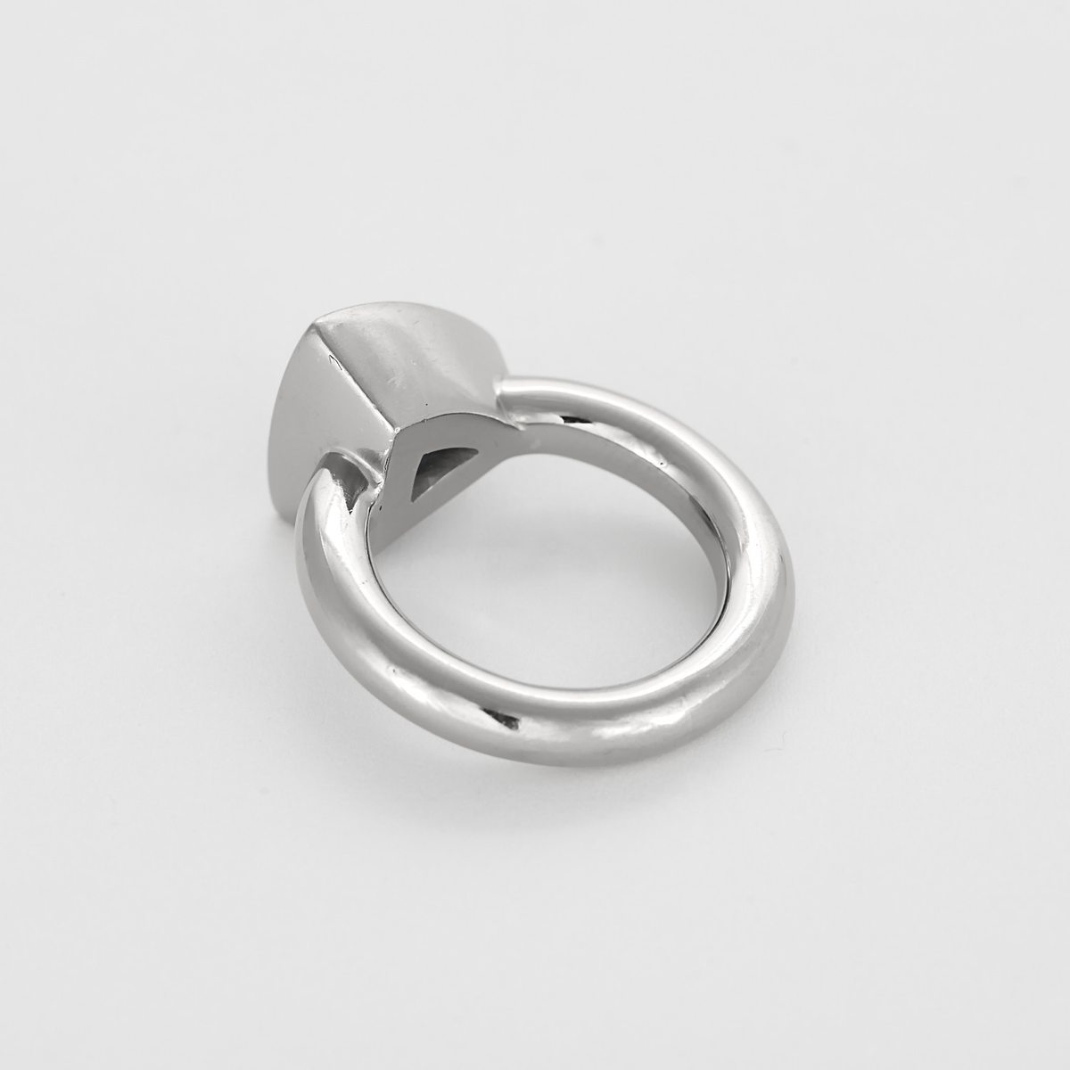 Bague en or blanc et Tanzanite