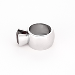 Importante bague en or blanc et Grenat Pyrope