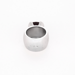 Importante bague en or blanc et Grenat Pyrope