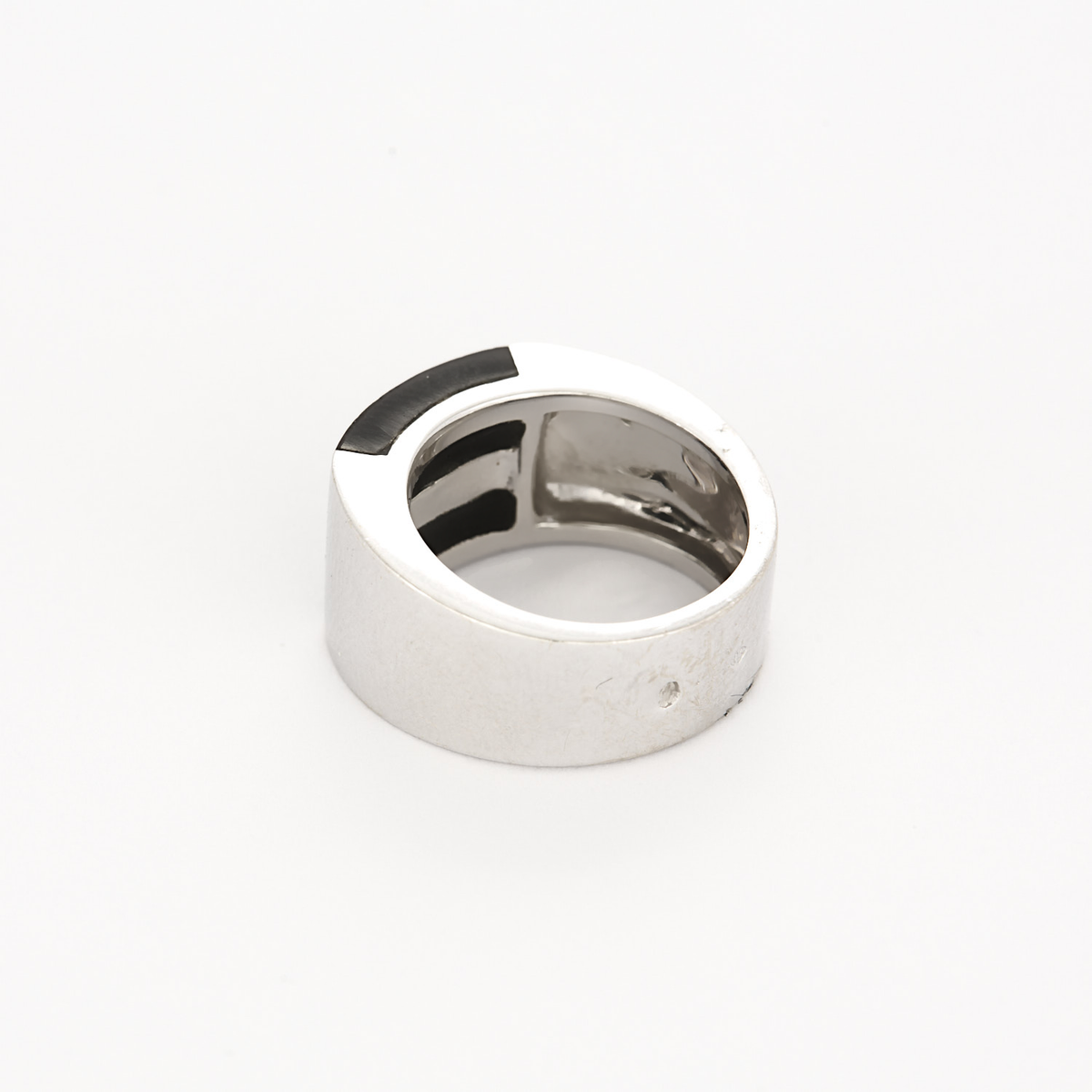 Artus Bertrand - Bague en or blanc et nacre