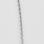 Collier en or gris, platine et trois diamants.