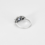 Bague en or gris, platine,  saphir et diamants