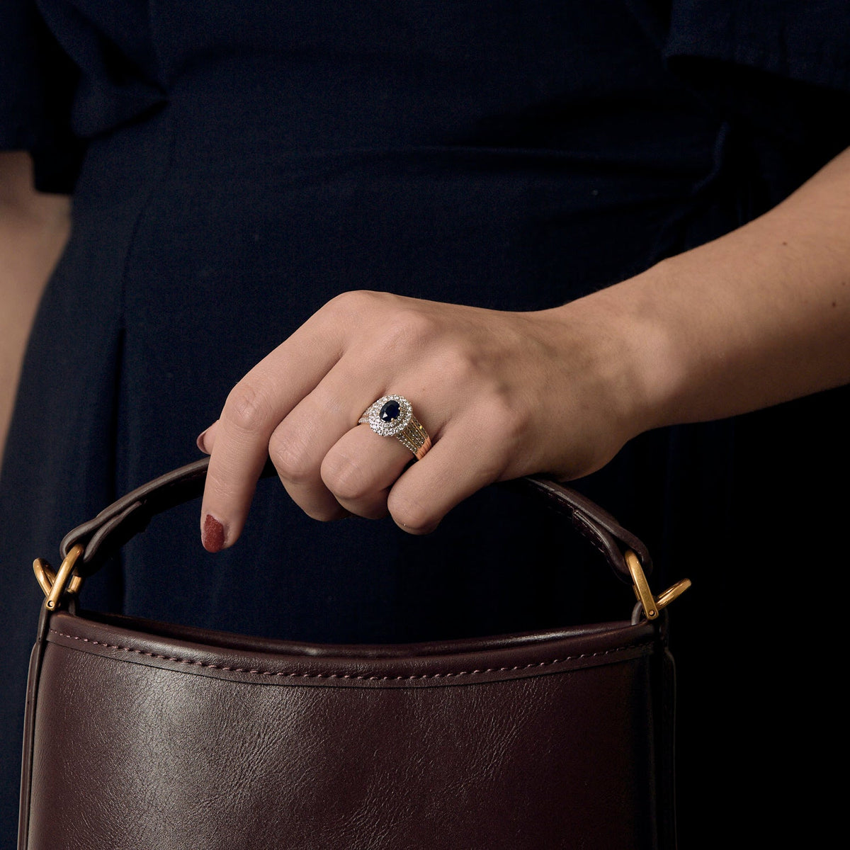 Bague en or jaune, saphir et diamants