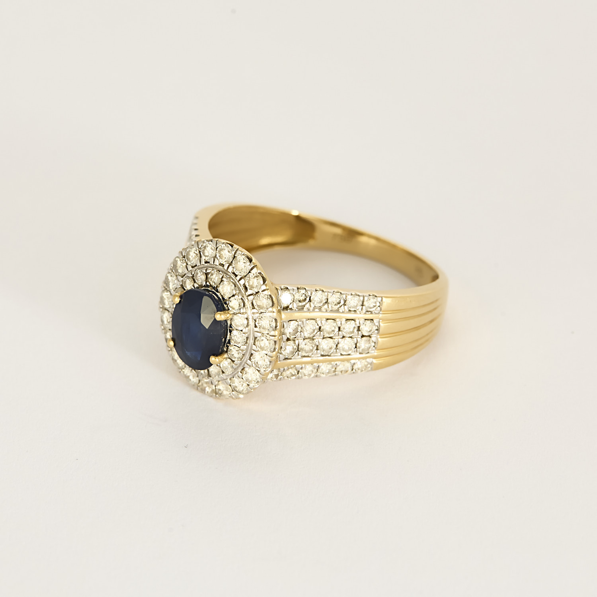 Bague en or jaune, saphir et diamants