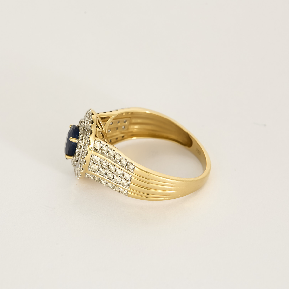 Bague en or jaune, saphir et diamants