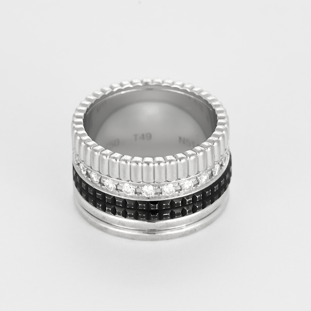 Bague Boucheron Quatre Black Edition grand modèle en or blanc, diamants et PVD noir.