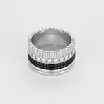 Bague Boucheron Quatre Black Edition grand modèle en or blanc, diamants et PVD noir.