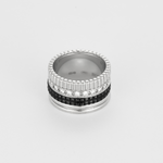 Bague Boucheron Quatre Black Edition grand modèle en or blanc, diamants et PVD noir.
